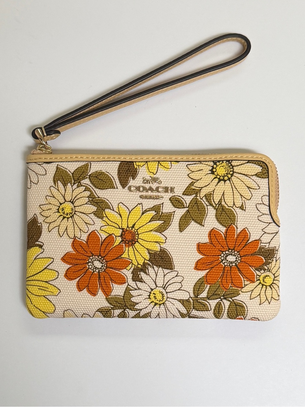 Coach Corner Zip Wristlet With Floral Print Vanilla Sunflower - Picture 4 of 7